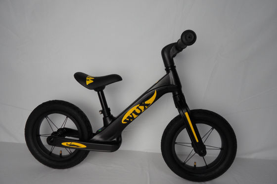 Alloy Frame Lightweight Childrens Bikes OEM With Plastic Wheels